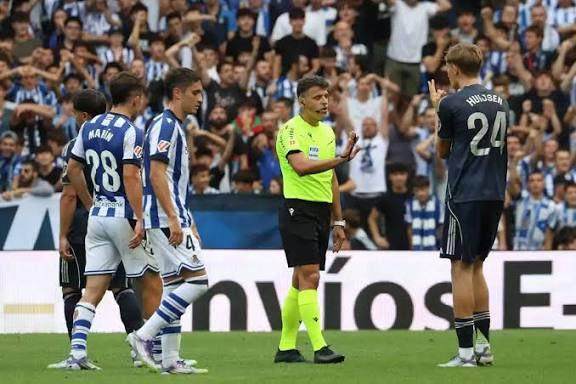 故派红牌驱, 人为既定事